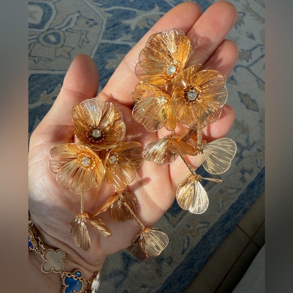 Zara Kate Middleton Gold Floral Earrings - Picture 10 of 12